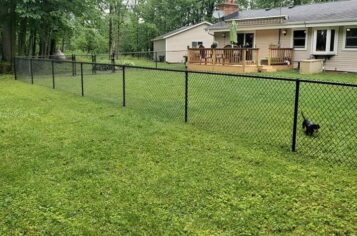 privacy fence saukville, residential fence saukville, vinyl fence saukville