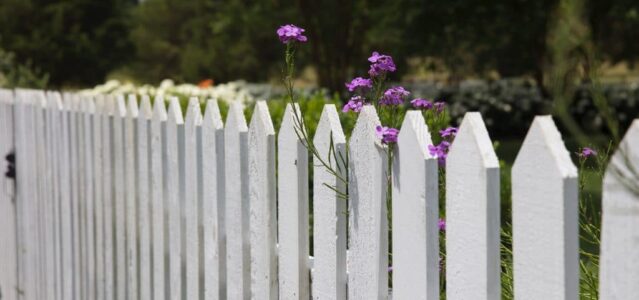 vinyl fence in West Bend, fence installation in West Bend, fence install near me, fence install near West Bend